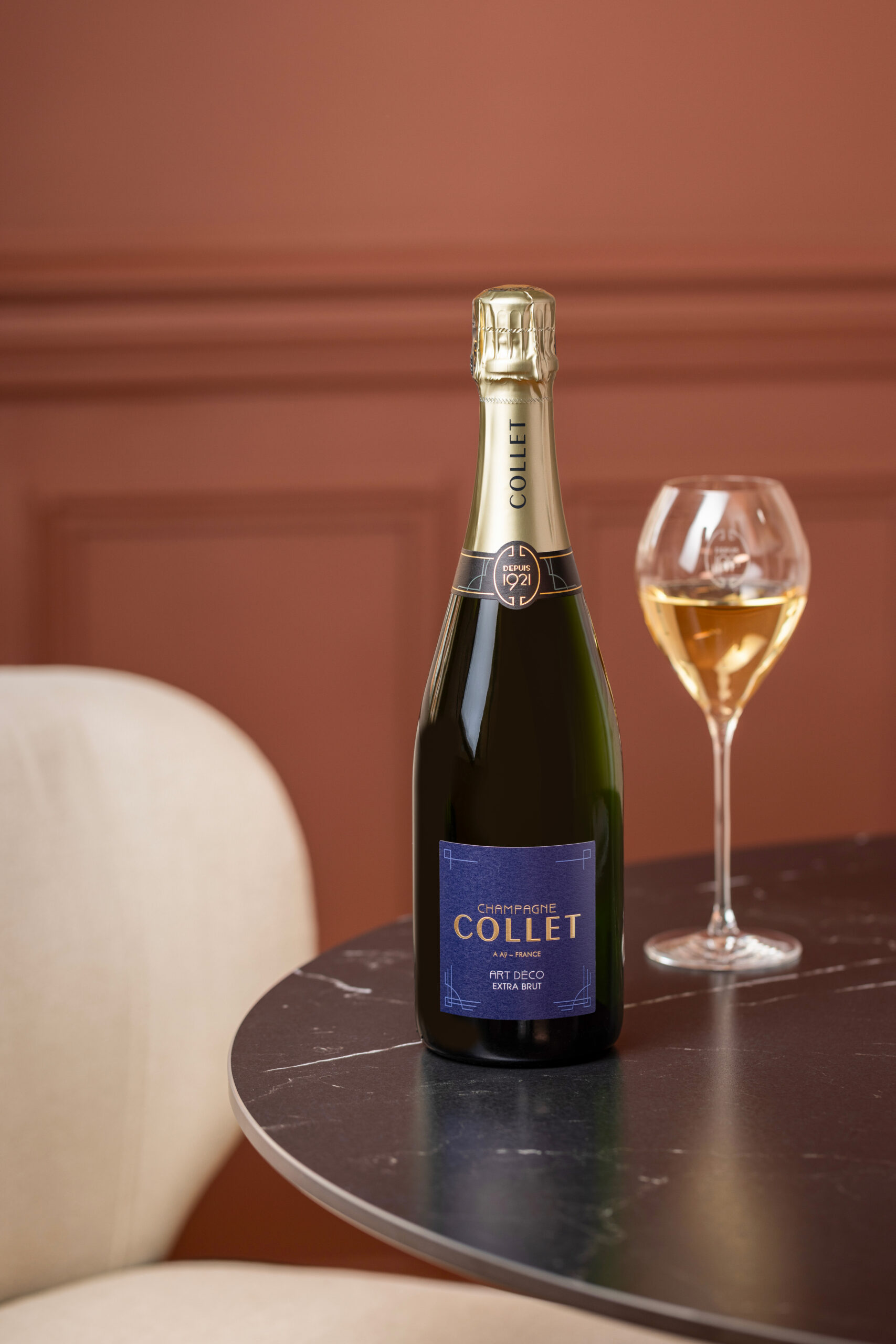 02 ArtDecoExtraBrut portrait AgenceDiscovery scaled